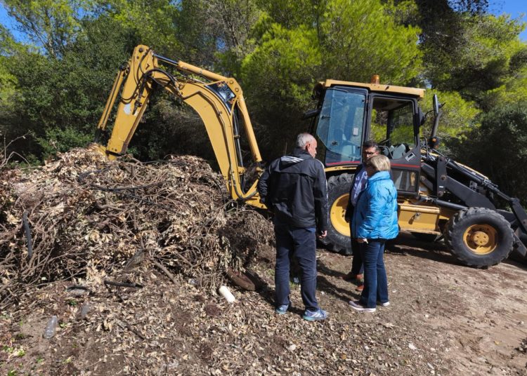 Δήμος Κυλλήνης: 400 τόνοι σκουπιδιών & μπάζων απομακρύνονται στο Πάρκο Κοτυχίου