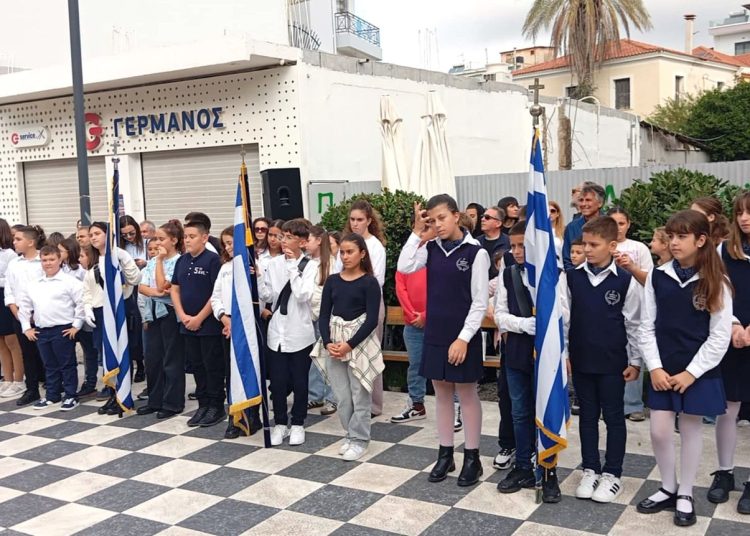 Αμαλιάδα: Σχολεία τίμησαν τους νεκρούς της 28ης Οκτωβρίου με κατάθεση στεφάνων
