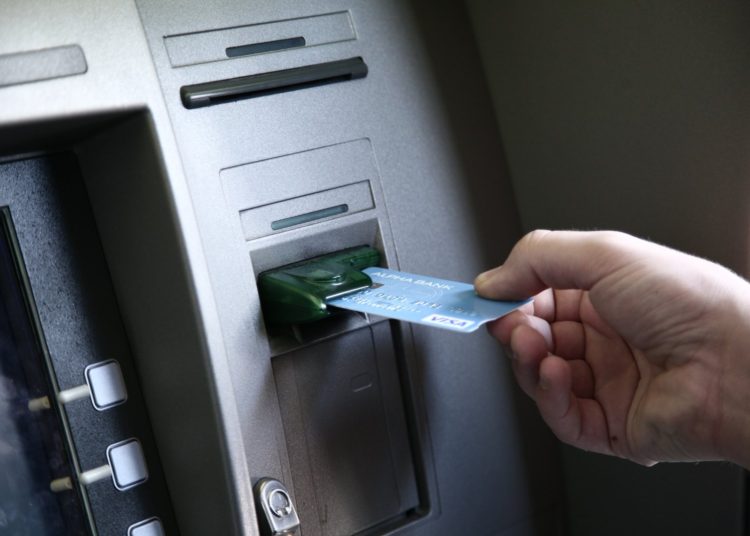 Τι αποκαλύπτουν οι τραπεζικές καταθέσεις για το οικονομικό χάσμα Αττικής – Περιφέρειας