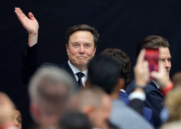 O Έλον Μασκ πρώτος άνθρωπος στην ιστορία με περιουσία μισού τρισ. δολαρίων