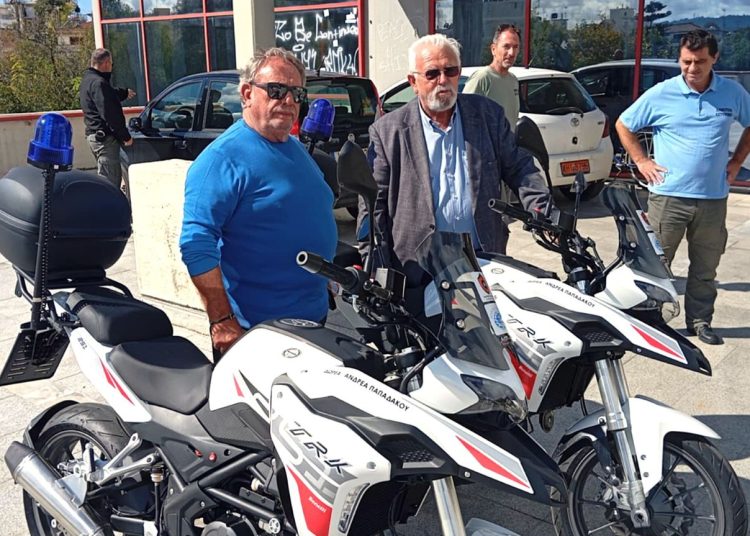 Δωρεά δύο μοτοσικλετών για την Δημοτική Αστυνομία έκανε ο Ανδρέας Παπαδάκος