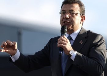 Τουρκικό δικαστήριο διέταξε τη σύλληψη του φυλακισμένου Ιμάμογλου για “πολιτική κατασκοπεία”