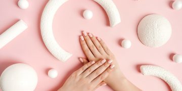 Νυχάδικα παντού – Γιατί οι Ελληνίδες δεν σταματούν ποτέ το μανικιούρ