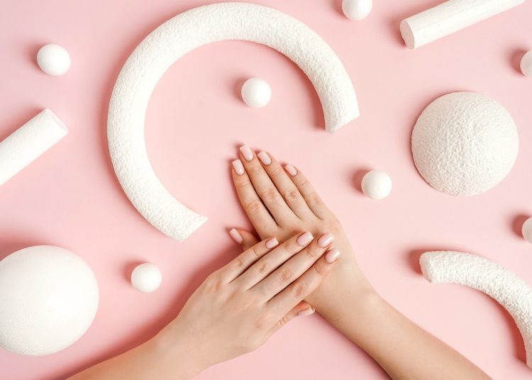 Νυχάδικα παντού – Γιατί οι Ελληνίδες δεν σταματούν ποτέ το μανικιούρ