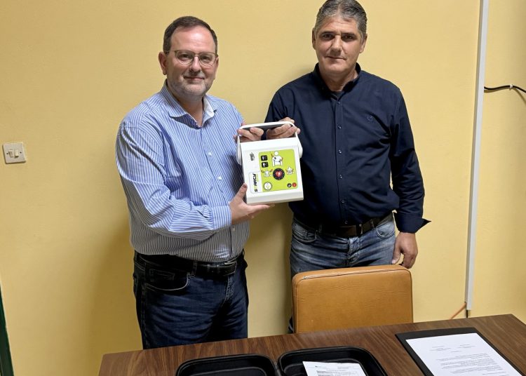 Συνεχίζεται η παράδοση απινιδωτών από την Περιφέρεια σε χωριά της Ηλείας