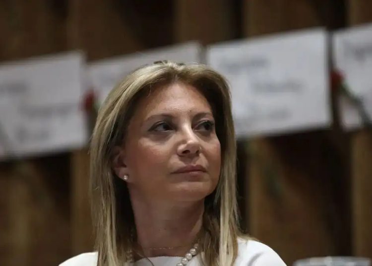 Μαρία Καρυστιανού για Άγνωστο Στρατιώτη: Tο μνημείο παραδίδεται στα περιστέρια και στα κινητά των τουριστών – Θα γράψουμε τα ονόματα των παιδιών μας με το αίμα μας