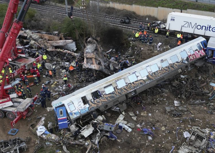 ΟΠΕΚΕΠΕ και Τέμπη φέρνουν την κυβέρνηση σε μετωπική με την κοινωνία. «Πονοκέφαλος» για την κυβέρνηση η άφιξη Κοβέσι