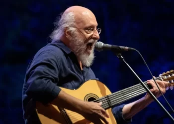 Από το Ζεϊμπέκικο έως το Ας Κρατήσουν οι Χοροί – Τα μουσικά «διαμάντια» του Διονύση Σαββόπουλου