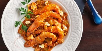 Γαρίδες σαγανάκι με πιπεριά και φέτα