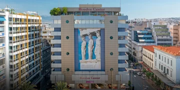 Η «δυναστεία» των Hondos Center: 310 εκατ. τζίρος και… λαμπερά μερίσματα