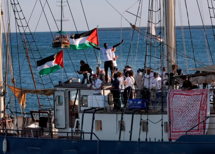 Οι Ισραηλινοί αναχαίτισαν 19 σκάφη του στολίσκου προς τη Γάζα: Ανάμεσά τους και το ελληνικό «Οξυγόνο»