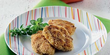 Κοτόπουλο φιλέτο πανέ με τραγανή κρούστα από νιφάδες βρώμης