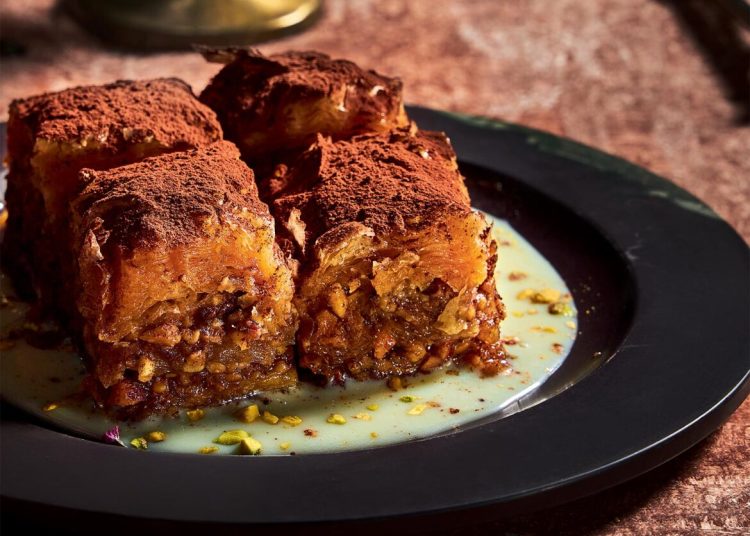 Κρύος μπακλαβάς με γάλα