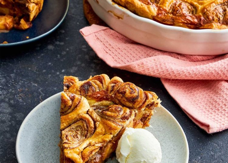 Μηλόπιτα: Συνταγές που κάνουν το σπίτι να μοσχοβολάει
