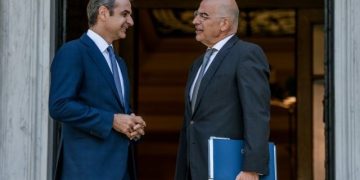 H αλαζονεία Μητσοτάκη με τον Άγνωστο Στρατιώτη έφερε ρήξη με τον Δένδια