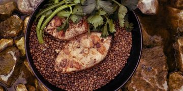 Ψάρι με φακές και σέλινο στον φούρνο