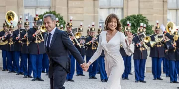 Πάρτι αποχαιρετισμού πριν τη φυλακή έκανε ο Σαρκοζί – Παρομοίασε τον εαυτό του με τον Κόμη Μόντε Κρίστο