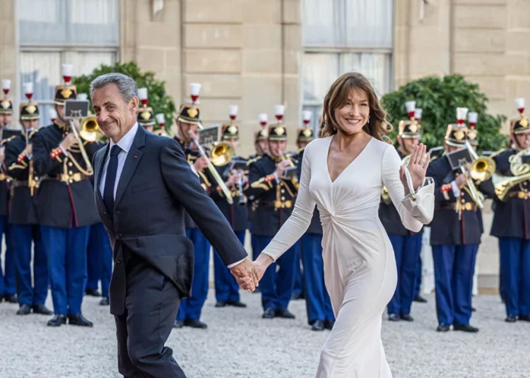 Πάρτι αποχαιρετισμού πριν τη φυλακή έκανε ο Σαρκοζί – Παρομοίασε τον εαυτό του με τον Κόμη Μόντε Κρίστο