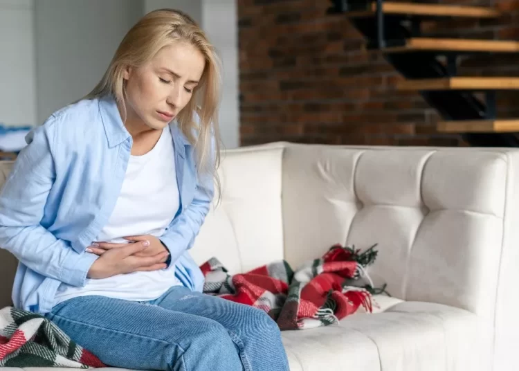 Καρκίνος παχέος εντέρου: «Θερίζει» στους κάτω των 40 – Τα σημάδια που δεν πρέπει να αγνοήσετε σύμφωνα με την παθολόγο