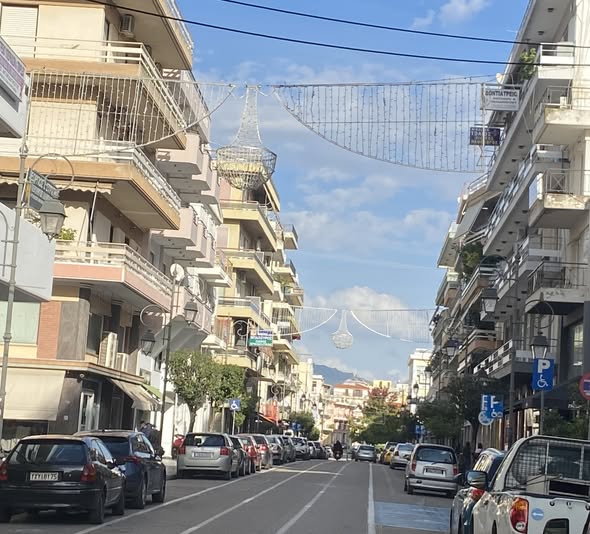 Ο Πύργος φοράει τα γιορτινά του – 45 ημέρες μέχρι τα Χριστούγεννα