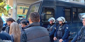 Κτηνοτρόφος έξω από τα γραφεία του βουλευτή Χ. Κέλλα στη Λάρισα: “Τα ζώα μου ρε, τη ζωή μου, την οικογένειά μου…»