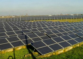 Γεμίζει ο τόπος φωτοβολταϊκά αλλά «πετάμε στα σκουπίδια» ενέργεια 600.000 σπιτιών για ένα χρόνο!