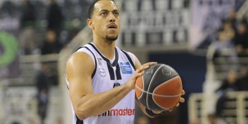 Κόροιβος: «Ρίχνει βόμβα» με την απόκτηση του Κένταλ Σμιθ