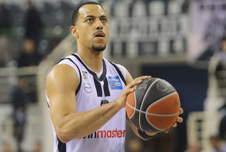 Κόροιβος: «Ρίχνει βόμβα» με την απόκτηση του Κένταλ Σμιθ