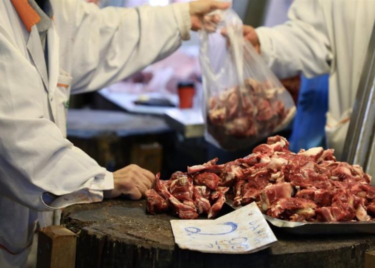 «Φωτιά» στις τιμές στα κρέατα ενόψει Χριστουγέννων