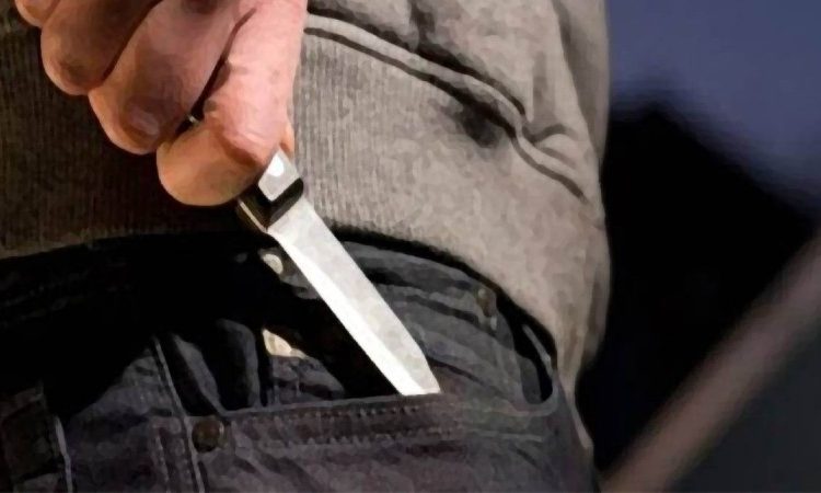 Πύργος: Δύο ανήλικοι κυκλοφορούσαν με ναρκωτικά και με σουγιά