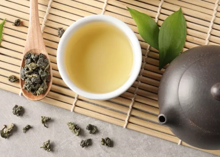 Το τσάι που καίει λίπος ακόμη και όταν κάθεστε – Δύο φλιτζάνια αρκούν