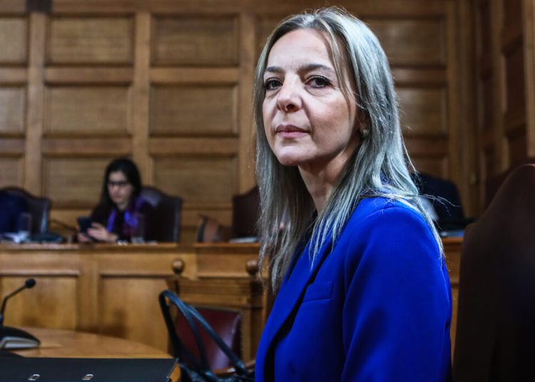 Χαμός με την Πόπη Σεμερτζίδου της ΝΔ: «Από τα 2,4 εκατ. ευρώ, έχει μείνει κάτι ή τα έχετε φάει όλα;»