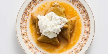 Πρασοντολμάδες τρίγωνοι με κιμά