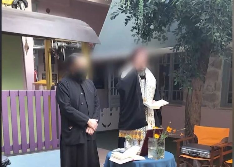 Ο ψευτο-δεσπότης της Λιοσίων έφερε το Άγιο Φως με συνοδεία αστυνομίας!