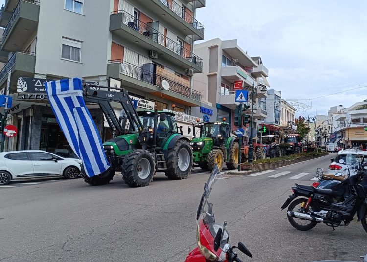 Πύργος: Δυναμικός ξεσηκωμός αγροτών-Βγήκαν στην εθνική οδό τα τρακτέρ