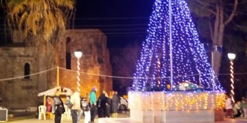 Φωταγωγήθηκε το Χριστουγεννιάτικο Δέντρο Ανδραβίδας