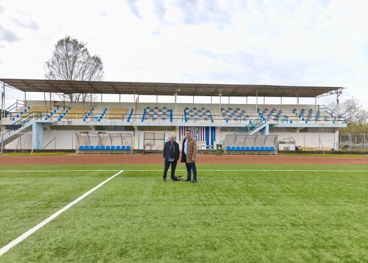 Αναβάθμιση του Δημοτικού Γηπέδου Λεχαινών με τοποθέτηση νέων καθισμάτων στις κερκίδες