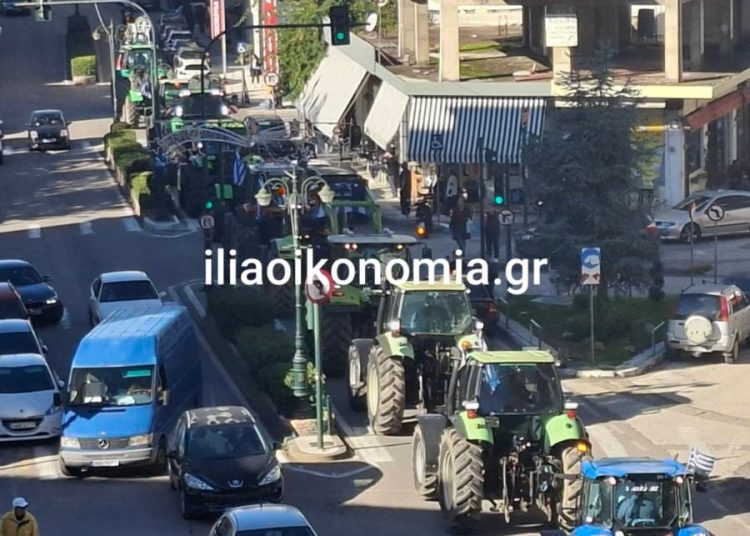 Πύργος: Πορεία τρακτέρ & αγροτών μέσα στην πόλη- Φέρετρο και στεφάνι κουβαλούσαν μαζί τους