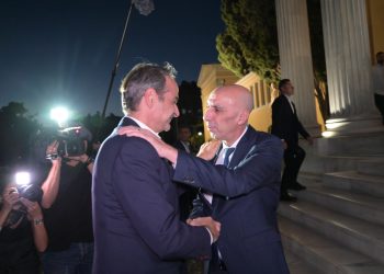 Ο Μητσοτάκης βγάζει μπροστά… Μπρατάκο