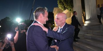 Ο Μητσοτάκης βγάζει μπροστά… Μπρατάκο