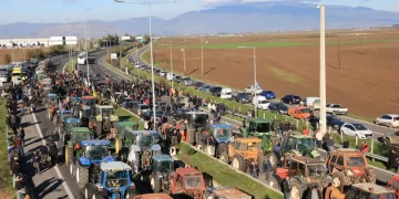 Αγρότες: Ενισχύουν τα μπλόκα σε δρόμους και τελωνεία – Εξετάζουν να κλείσουν και τις παρακαμπτήριες οδούς