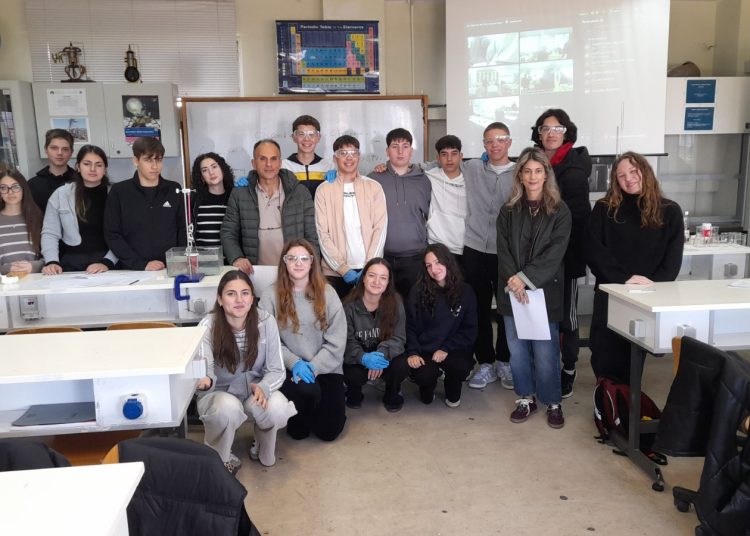 Λύκειο Πελοπίου: Ταξίδι στον κόσμο των πειραμάτων των Θετικών Επιστημών