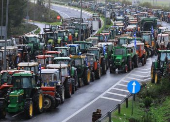 Αγρότες: Ένταση σε αεροδρόμια και τελωνεία – Νέα μπλόκα από Δευτέρα και κυβέρνηση σε… σκληρή γραμμή