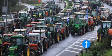 Αγρότες: Ένταση σε αεροδρόμια και τελωνεία – Νέα μπλόκα από Δευτέρα και κυβέρνηση σε… σκληρή γραμμή