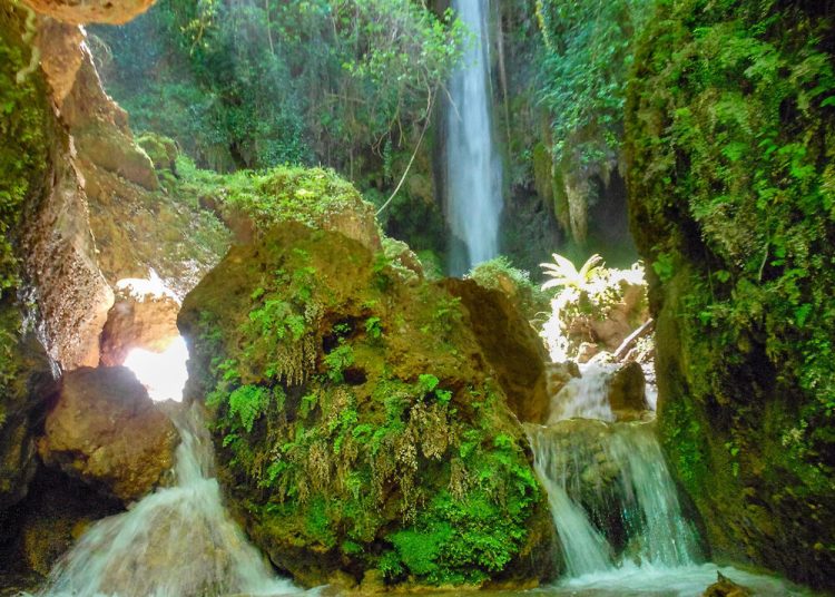 Kαταρράκτης Νεμούτας: Ο ωραιότερος της Ελλάδας σύμφωνα με κριτικές στο Google