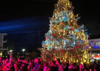 Πλούσιο πρόγραμμα στη φωταγώγηση Χριστουγεννιάτικου Δέντρου στην Ολυμπία την Κυριακή