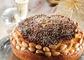 Βασιλόπιτα και Γιορτινό χοιρινό με εσπεριδοειδή και βερίκοκα για τη νέα χρονιά