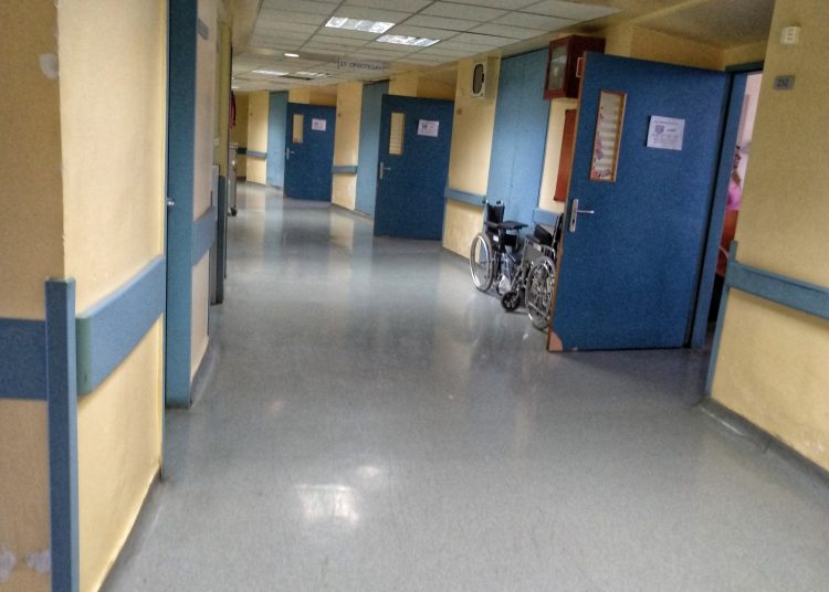 Το ΕΣΥ αποδυναμώνεται δραματικά – Τι δείχνουν οι αριθμοί