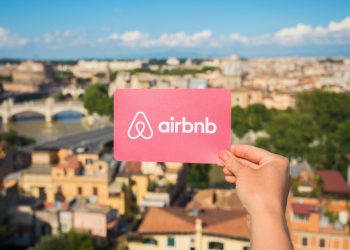 Airbnb 2026: Ο πλήρης χρηστικός οδηγός για νέες άδειες, απαγορεύσεις, μεταβιβάσεις και ελέγχους