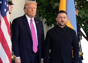 Σε κρίσιμο σταυροδρόμι ο Ζελένσκι μετά την προθεσμία Τραμπ – Zητά εγγυήσεις για τη διεξαγωγή εκλογών